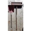 Image 1 : 2 Shovels 1 Broken Handle