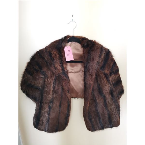 Beaver fur stole, size 12