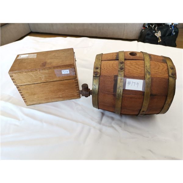Small wooden barrel and oak recipe box