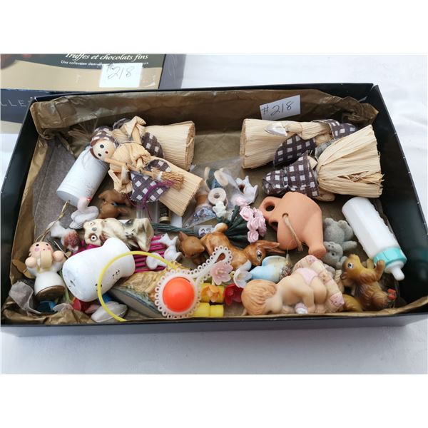 Lot of doll house miniatures