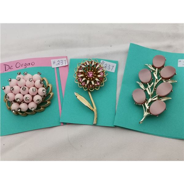 Lot of pink tone broaches (3)
