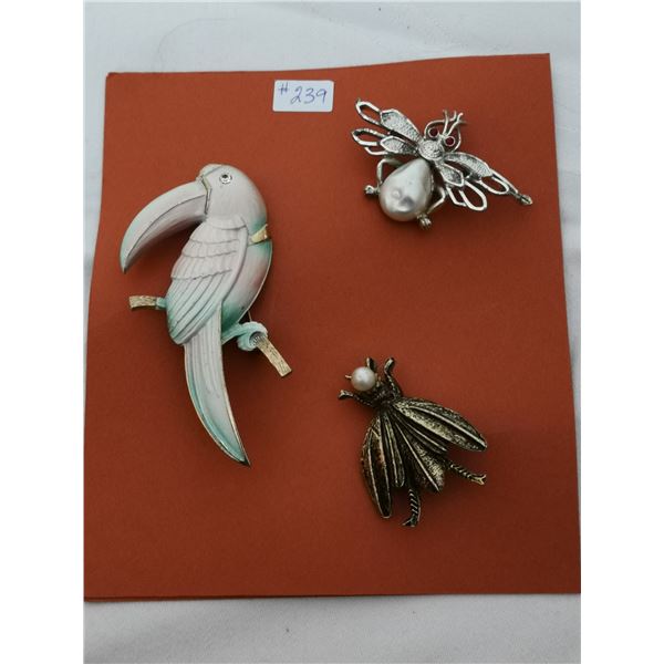 Card of 3 broaches