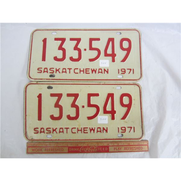 Pair of Saskatchewan License Plates 1971