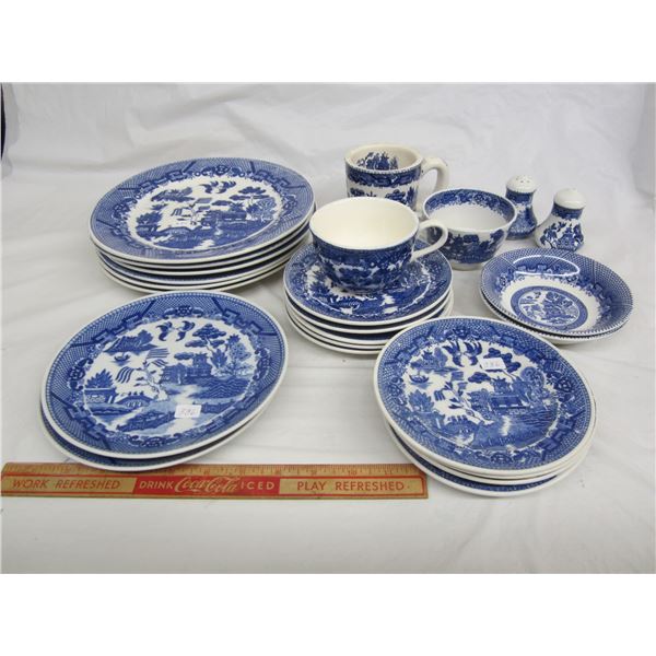 Lot of 24 Pieces of Blue Willow China no damage