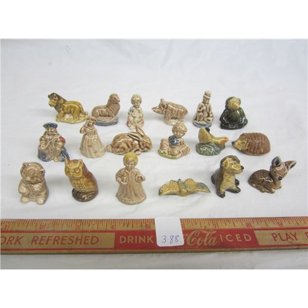 Lot of 18 Wade Figures decent condition