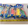Image 2 : 8 NOS Pez dispensers with candy (unopened)