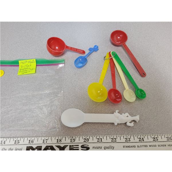 1960's plastic 8 o'clock & Blue Ribbon coffee spoons