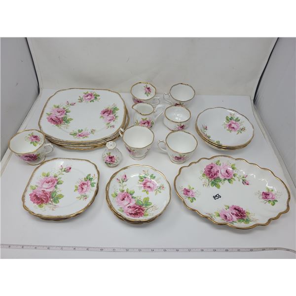 27 pieces Royal Albert American Beauty