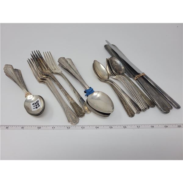 32 pieces silverware