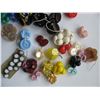 Image 5 : JAR of BUTTONS - Sorted - 40 Batches with 6 or more matching buttons in each batch