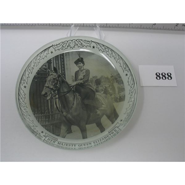 4 3/4 inch PLATE - QUEEN ELIZABETH on Horseback - Side Saddle