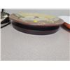 Image 6 : Serving platters, pizza baking pan, decorative plate etc