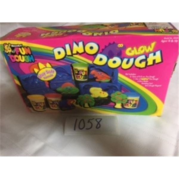 1058-DINO DOUGH  PLAYDOUGH  USED SET  ALL MOLDS ETC INCLUDED