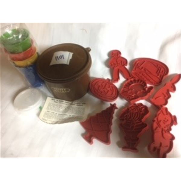 1101-VINTAGE TUPPERWARE 70,S   4  PC GLASS SET, COFFEE CANISTER, SET OF 8 FESTIVE COOKIE CUTTERS WIT