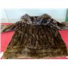 Image 6 : Fur Coat Yaeger's Furs