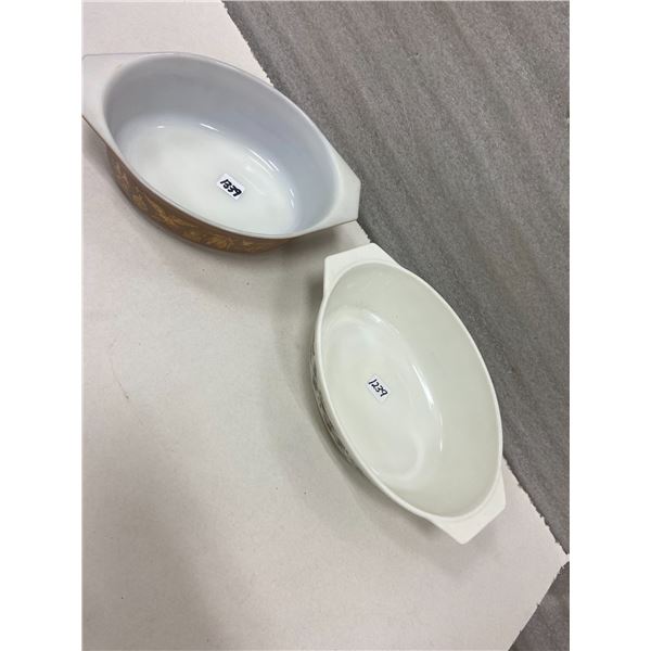 2 Pyrex bowls no lids 10" & 11"
