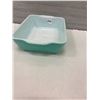 Image 2 : Pyrex pan - teal 7" X 8"