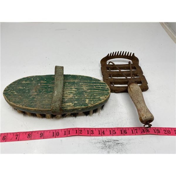Curry Comb + Brush