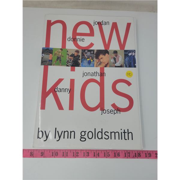 Picture book: New Kids On The Block - Jordan, Donnie, Jonathan, Danny, Joseph. By Lynn Goldsmith cop