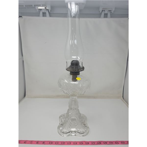 1890 Bull's Eye coal oil lamp with chimney