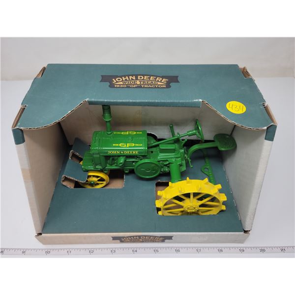 John Deere wide tread 1930 "G" tractor, Ertl. Appears die-cast, 1:16 scale