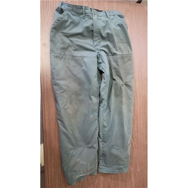 Husqvarna chain saw leg protection pants, Kevlar product, Mens size XL.