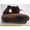 Image 2 : Pair of Mucklucks - size 9.5-10