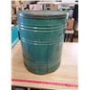 Image 2 : green flour bin w/ 20 lbs of bird seed