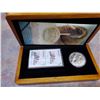 Image 1 : 2005 $5 silver coin & stamp set