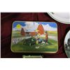 Image 4 : 2 John Deer plates, 1 tin w/ playing cards