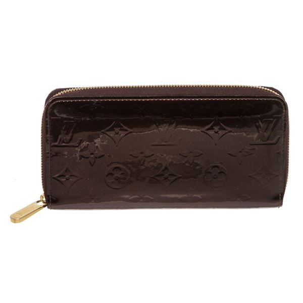 Louis Vuitton Amarante Vernis Monogram Zippy Wallet