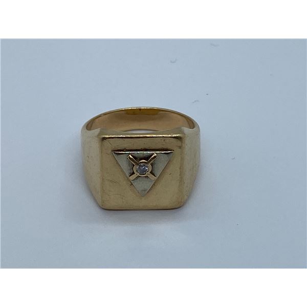 10K RING WITH DIAMOND