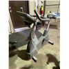 Image 2 : *NL LOC* LIFE FITNESS 95C UPRIGHT BIKE