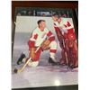 Image 2 : Lot of 2 Gordie Howie Pictures, framed one with original autograph from book