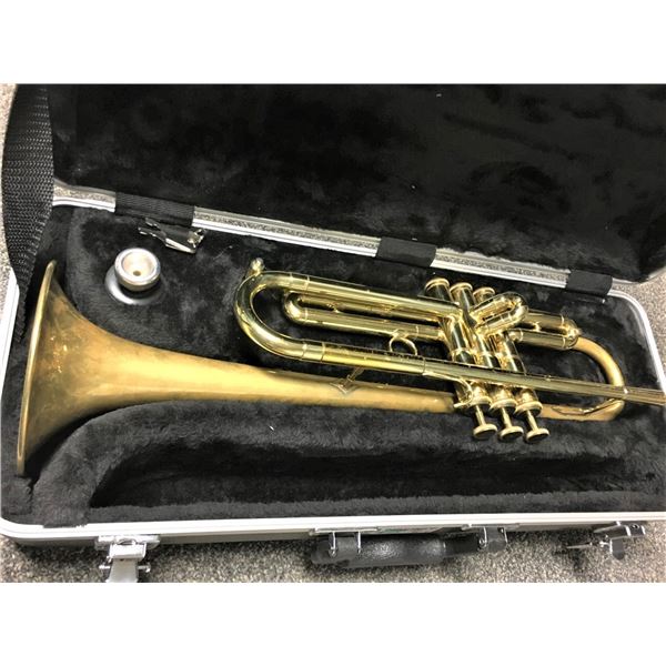 Boosey and Hawkes Trumpet with Mouthpiece and Gator Case SN846166