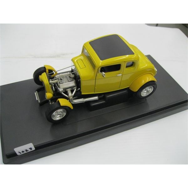 YELLOW STREETROD DIECAST