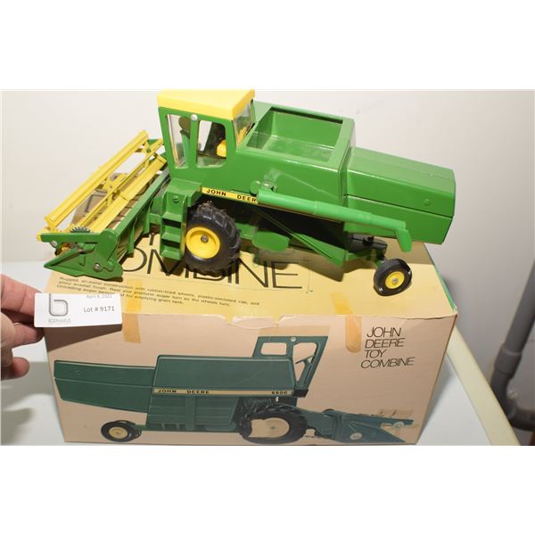 WOW--- VINTAGE JOHN DEERE 6600 TOY COMBINE / BOX