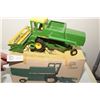 Image 1 : WOW--- VINTAGE JOHN DEERE 6600 TOY COMBINE / BOX