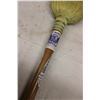 Image 2 : Straw Hand Broom