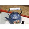 Image 4 : Three Tea Pots