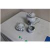 Image 1 : Tea Pot Set, One Tea Pot Broken Lid