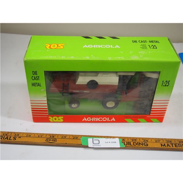 Agricola 3890 Layerda Combine (NIB) 1/25 Scale