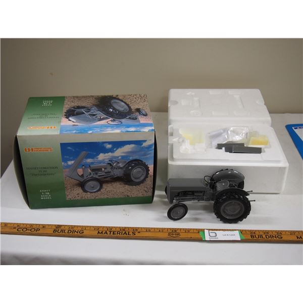 Universal Hobbies Massey Ferguson TE20 The Little Grey Tractor 1/16 Scale (NIB)