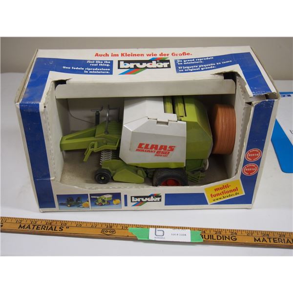 Bruder CLAAS Rollant 250 Roto Cut Round Baler in Box (1/16 Scale?)
