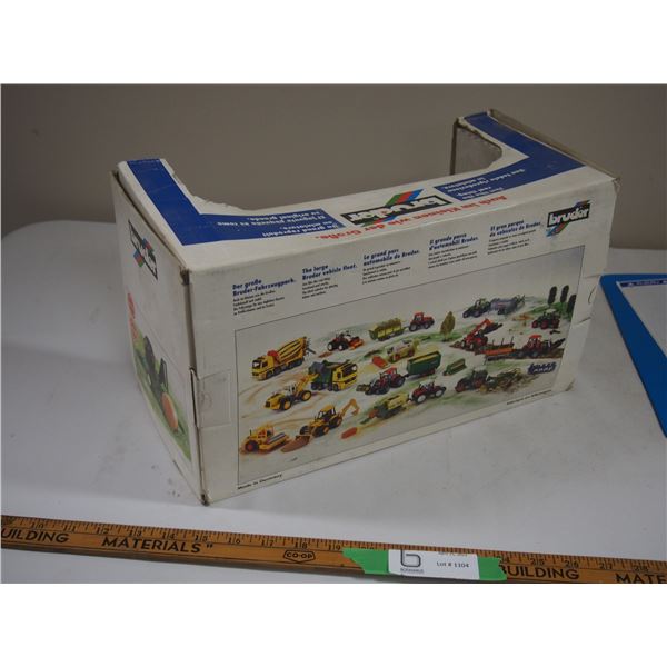 Bruder CLAAS Rollant 250 Roto Cut Round Baler in Box (1/16 Scale