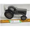 Image 4 : Universal Hobbies Massey Ferguson TE20 The Little Grey Tractor (NIB) 1/16 Scale