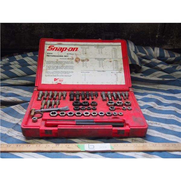 Snap On Fractional/Metric Rethreader Set in Case