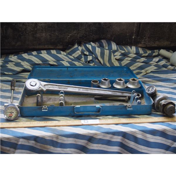 Powiat Sockets Extension and Ratchet Plus with 2 Misc Gauges in Metal Case