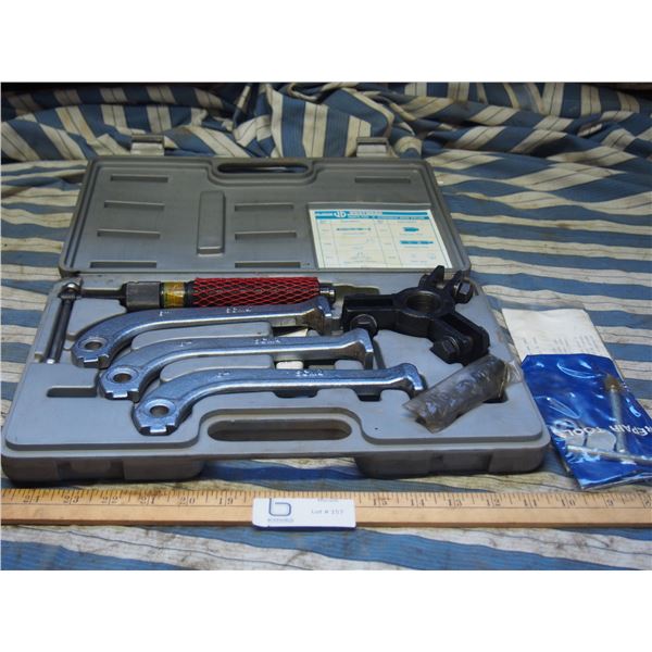 Westward 6" Hydraulic Gear Puller Set in Case