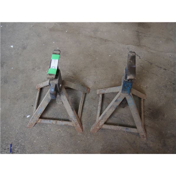 2 Smaller Jack Stands